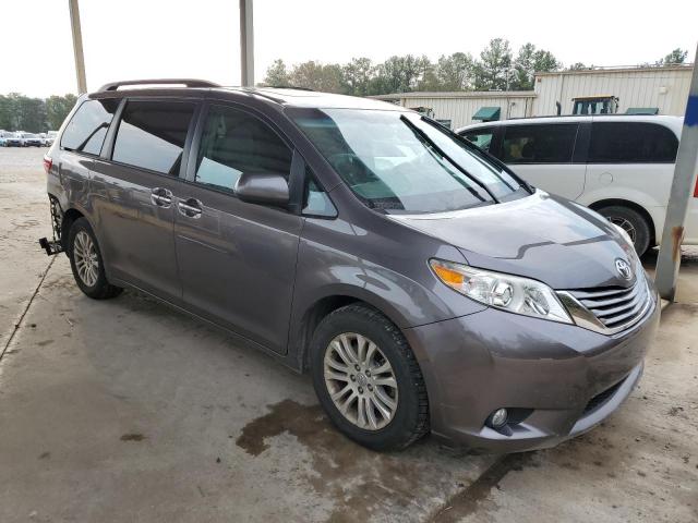 5TDYZ3DC3HS814151 - 2017 TOYOTA SIENNA XLE GRAY photo 4