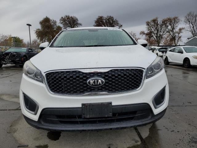 5XYPGDA55HG191092 - 2017 KIA SORENTO LX WHITE photo 5