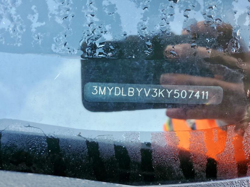 3MYDLBYV3KY507411 - 2019 TOYOTA YARIS L Марун фото 12