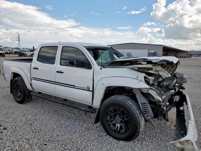 5TFJX4GN2FX047409 - 2015 TOYOTA TACOMA DOUBLE CAB PRERUNNER WHITE photo 4