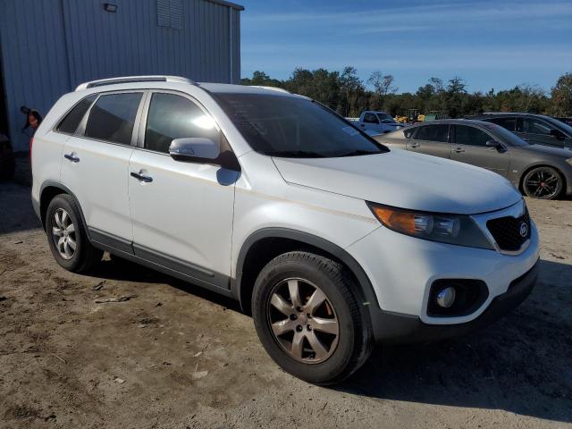 5XYKT3A62DG339959 - 2013 KIA SORENTO LX WHITE photo 4