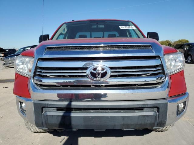 5TFUY5F17HX613646 - 2017 TOYOTA TUNDRA DOUBLE CAB SR RED photo 5