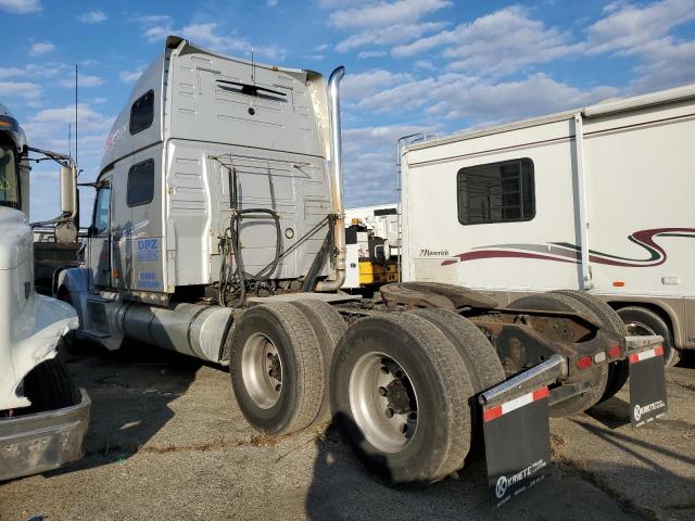 4V4LC9KL08N485663 - 2008 VOLVO VT 880 GRAY photo 3