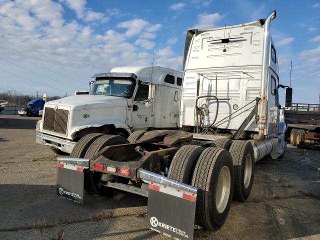 4V4LC9KL08N485663 - 2008 VOLVO VT 880 GRAY photo 4