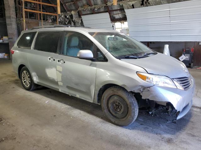 5TDYK3DC2FS623533 - 2015 TOYOTA SIENNA XLE SILVER photo 4