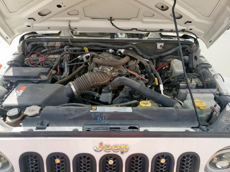 1J4BA5H10AL214349 - 2010 JEEP WRANGLER UNLIMITED SAHARA Սպիտակ լուսանկար 11