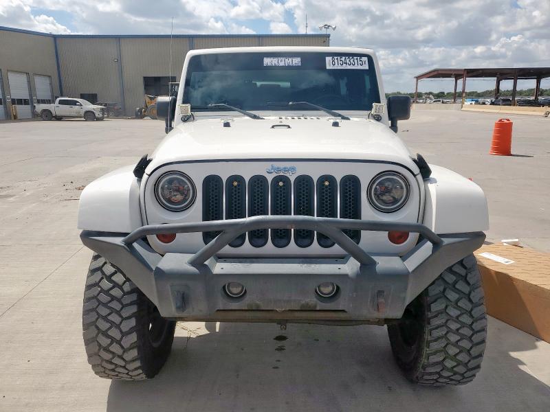 1J4BA5H10AL214349 - 2010 JEEP WRANGLER UNLIMITED SAHARA Սպիտակ լուսանկար 5