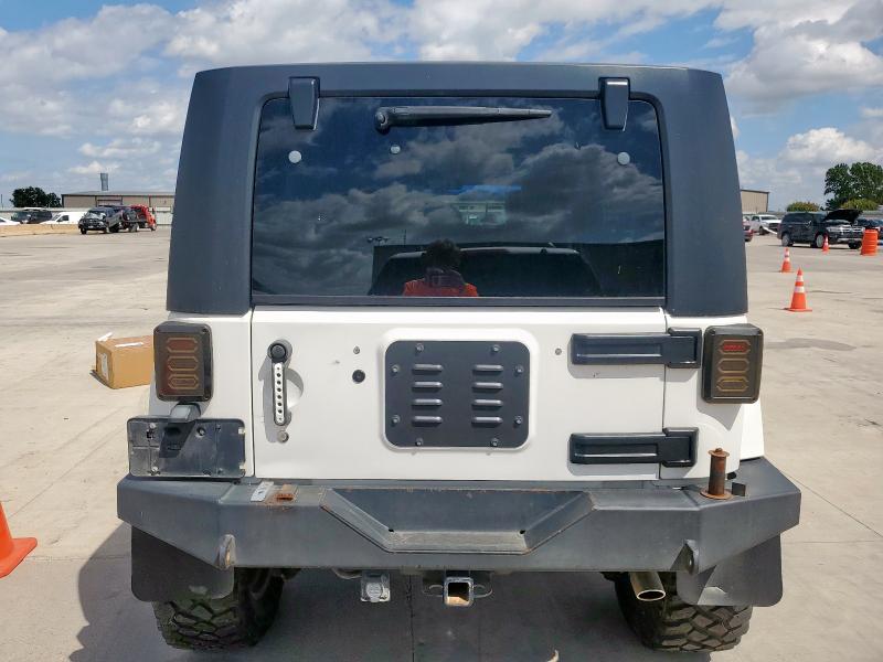 1J4BA5H10AL214349 - 2010 JEEP WRANGLER UNLIMITED SAHARA Սպիտակ լուսանկար 6