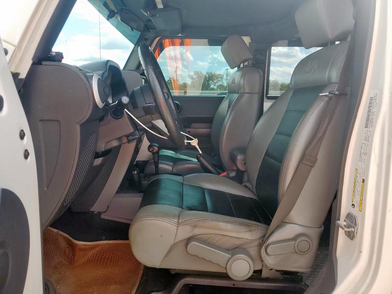 1J4BA5H10AL214349 - 2010 JEEP WRANGLER UNLIMITED SAHARA Սպիտակ լուսանկար 7