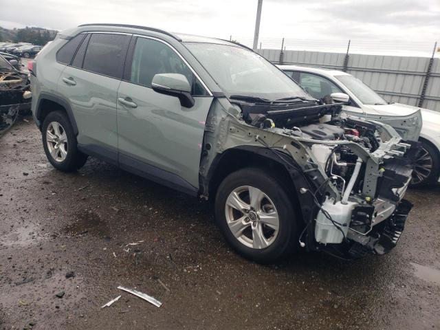 2T3W1RFV0MW174845 - 2021 TOYOTA RAV4 XLE GRAY photo 4