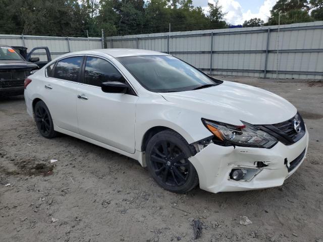 1N4AL3AP6JC264807 - 2018 NISSAN ALTIMA 2.5 Biały zdjęcie 4