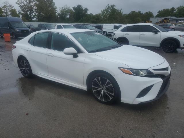 4T1B11HK2KU762559 - 2019 TOYOTA CAMRY L WHITE photo 4