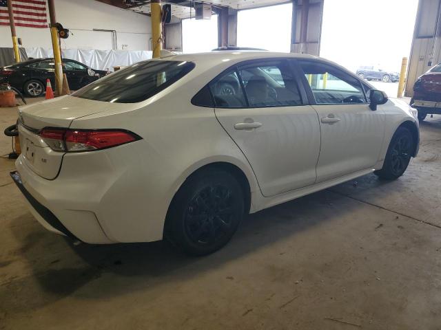 5YFEPMAE9NP302550 - 2022 TOYOTA COROLLA LE WHITE photo 3