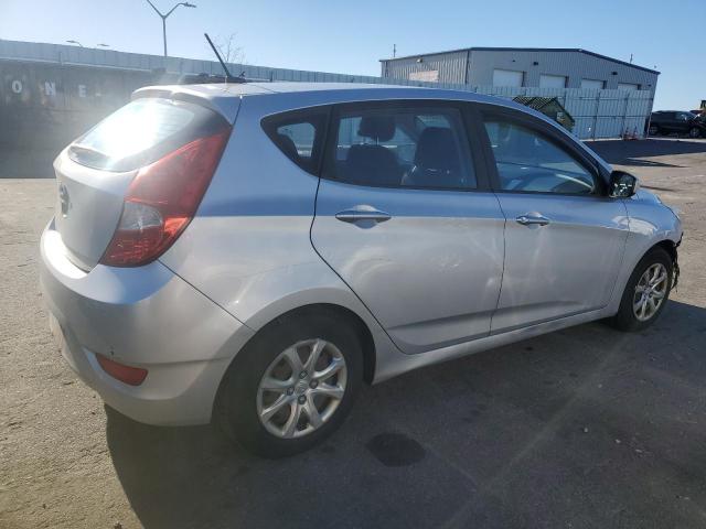 KMHCT5AE1CU007611 - 2012 HYUNDAI ACCENT GLS SILVER photo 3