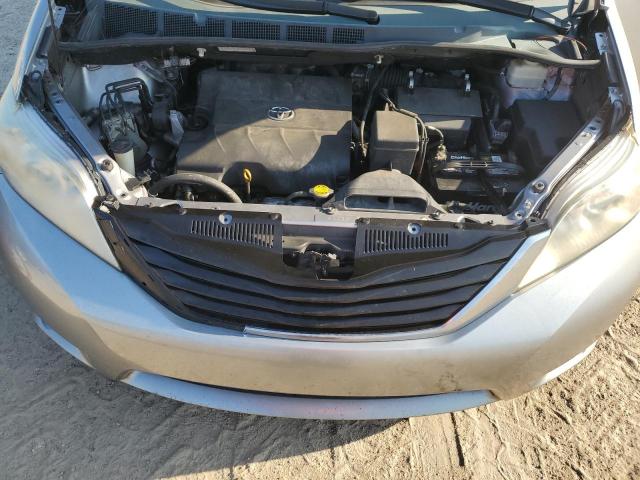 5TDKK3DC9CS255921 - 2012 TOYOTA SIENNA LE Күміс фото 12