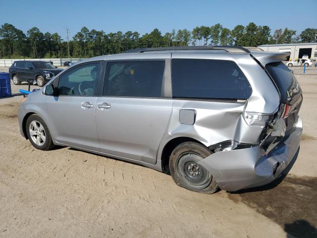 5TDKK3DC9CS255921 - 2012 TOYOTA SIENNA LE Күміс фото 2
