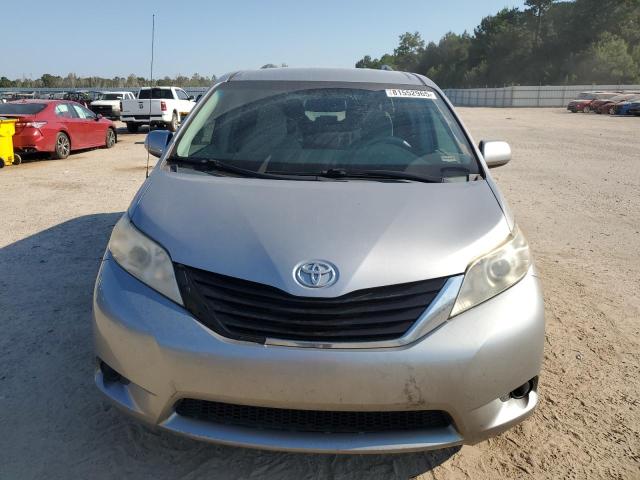 5TDKK3DC9CS255921 - 2012 TOYOTA SIENNA LE Күміс фото 5