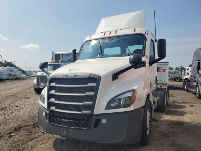3AKJHLDV1SDVV3652 - 2025 FREIGHTLINER CASCADIA 1 WHITE photo 2