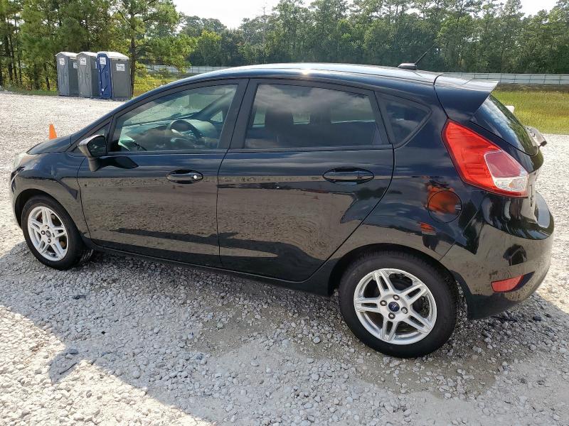 3FADP4EJ4JM106719 - 2018 FORD FIESTA SE Czarny zdjęcie 2