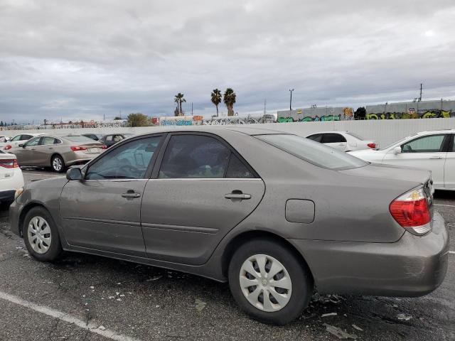 4T1BE32K55U614404 - 2005 TOYOTA CAMRY LE GRAY photo 2