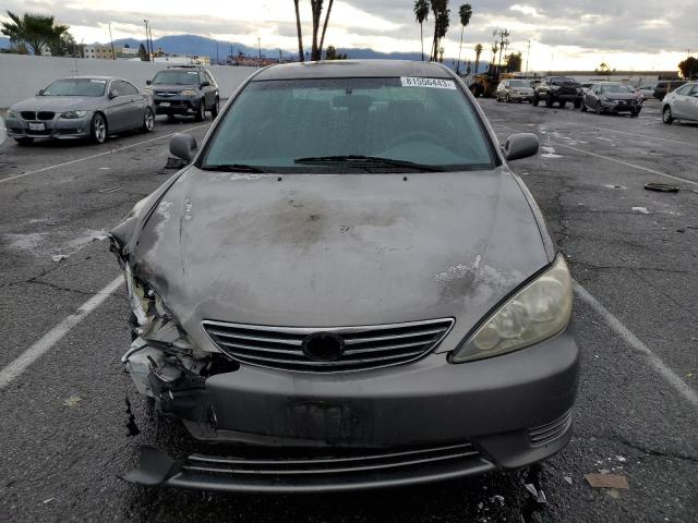 4T1BE32K55U614404 - 2005 TOYOTA CAMRY LE GRAY photo 5