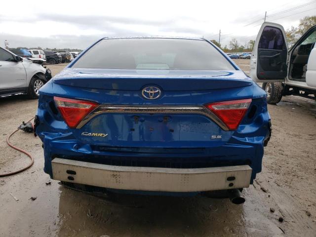 4T1BF1FK7HU641510 - 2017 TOYOTA CAMRY SE A LE BLUE photo 6