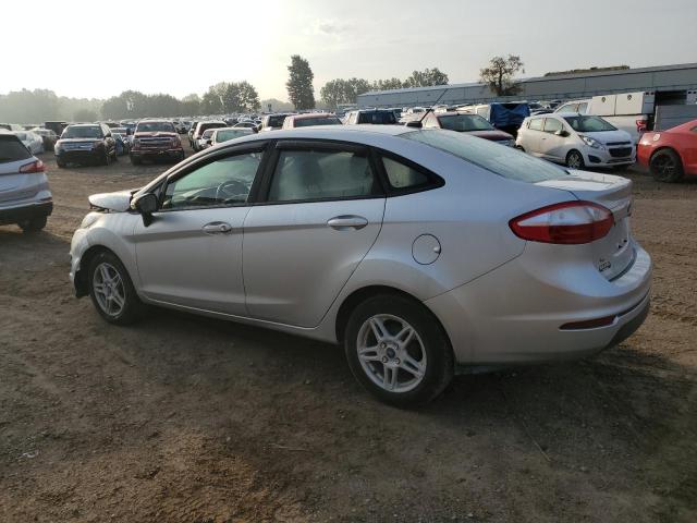 3FADP4BJ3JM119918 - 2018 FORD FIESTA SE SILVER photo 2