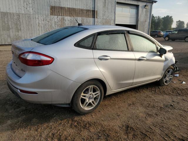 3FADP4BJ3JM119918 - 2018 FORD FIESTA SE SILVER photo 3