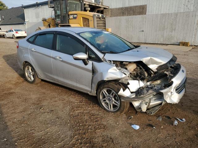 3FADP4BJ3JM119918 - 2018 FORD FIESTA SE SILVER photo 4