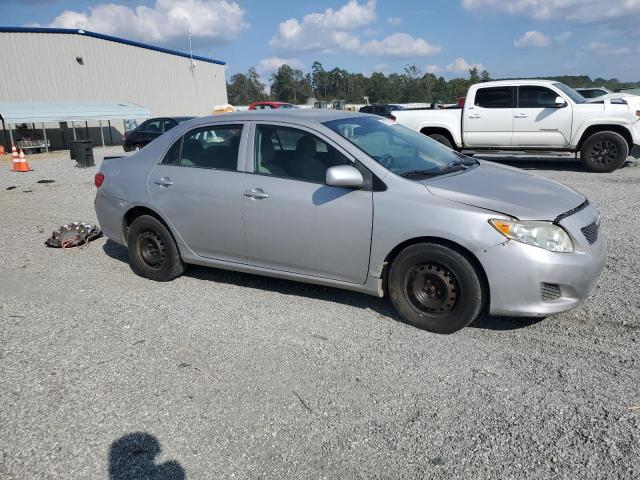 1NXBU40E79Z032431 - 2009 TOYOTA COROLLA BASE Сріблястий фото 4