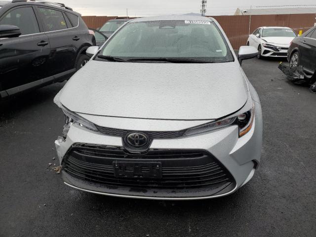 5YFB4MDE8SP310061 - 2025 TOYOTA COROLLA LE Gümüş foto 5