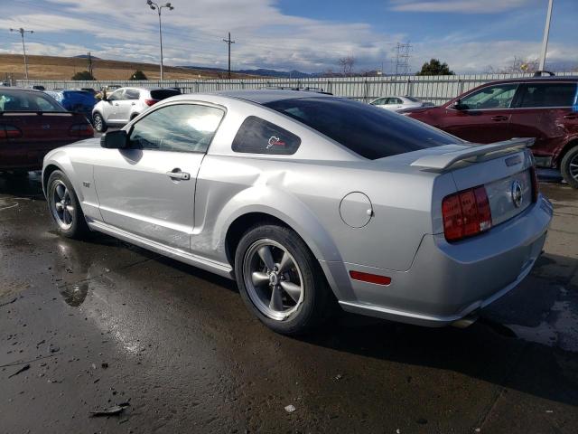 1ZVHT82H755219704 - 2005 FORD MUSTANG GT SILVER photo 2