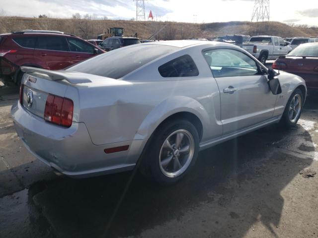 1ZVHT82H755219704 - 2005 FORD MUSTANG GT SILVER photo 3