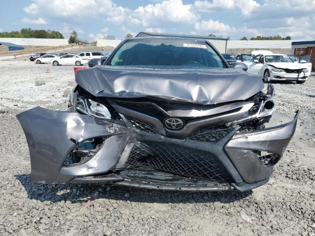 4T1B11HK8JU616259 - 2018 TOYOTA CAMRY L 灰色 照片 5