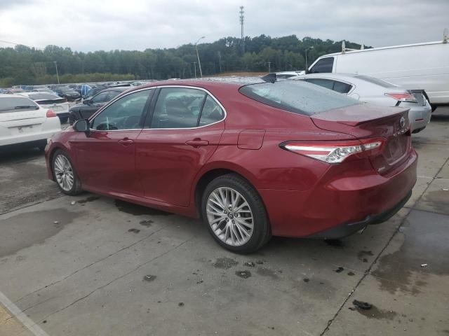 4T1BZ1HK1JU503858 - 2018 TOYOTA CAMRY XSE RED photo 2