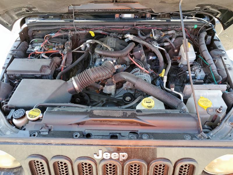 1J4HA5H17BL542623 - 2011 JEEP WRANGLER U SAHARA შავი ფოტო 11