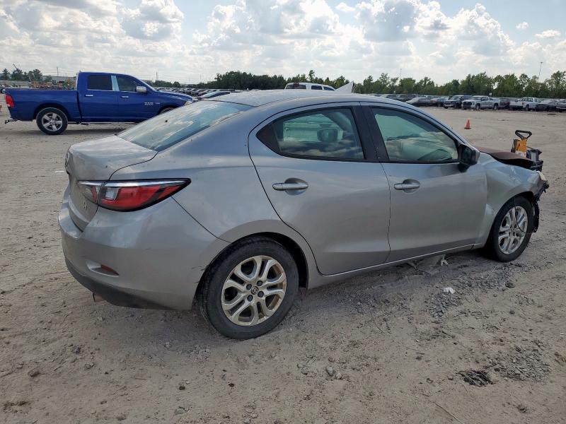 3MYDLBZV2GY125053 - 2016 TOYOTA SCION IA ვერცხლისფერი ფოტო 3