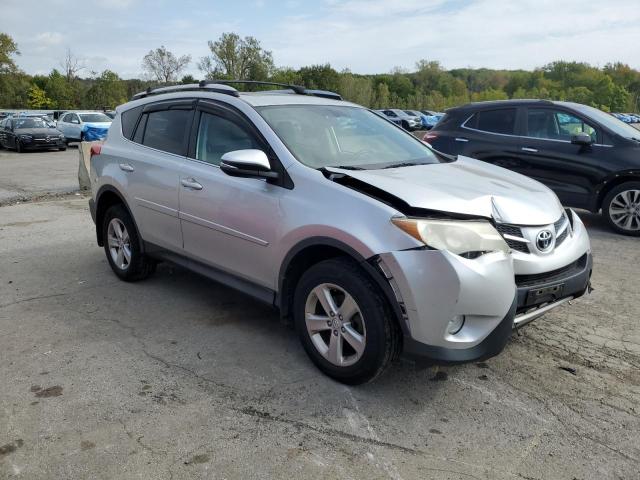 2T3RFREV2DW090784 - 2013 TOYOTA RAV4 XLE 银色 照片 4