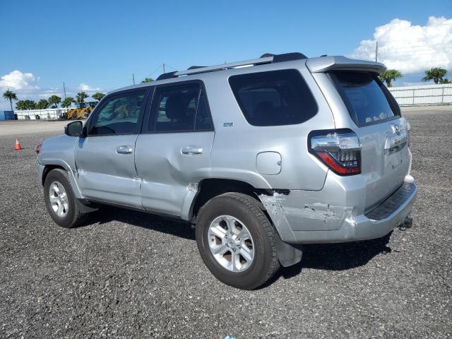 JTEEU5JRXP5283598 - 2023 TOYOTA 4RUNNER SR5 SILVER photo 2
