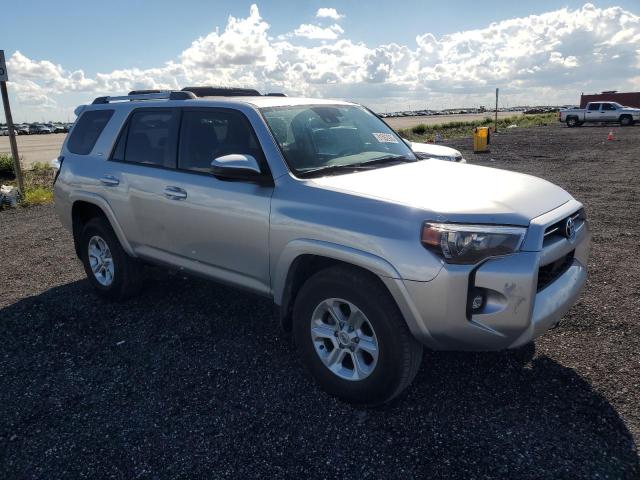 JTEEU5JRXP5283598 - 2023 TOYOTA 4RUNNER SR5 SILVER photo 4