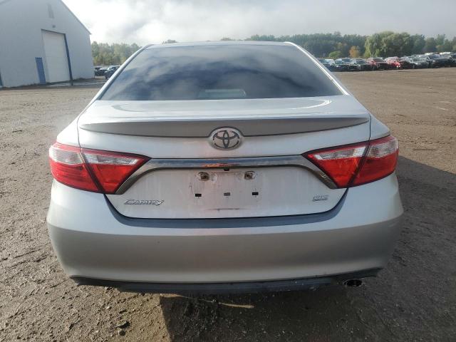 4T1BF1FK4HU442527 - 2017 TOYOTA CAMRY LE 银色 照片 6