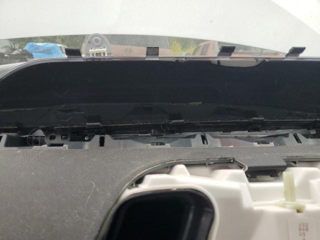 JTDKARFPXJ3093463 - 2018 TOYOTA PRIUS ვერცხლისფერი ფოტო 9