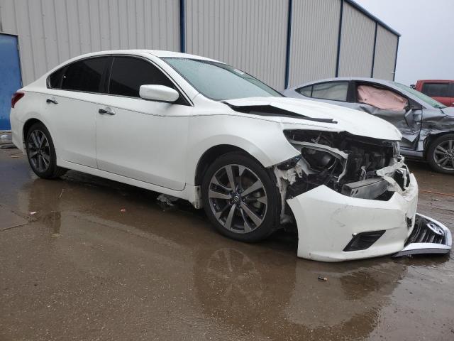 1N4AL3AP2HC132458 - 2017 NISSAN ALTIMA 2.5 WHITE photo 4