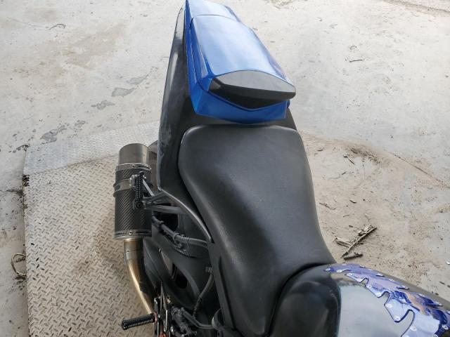 JYARJ06E35A027004 - 2005 YAMAHA YZFR6 L BLUE photo 6