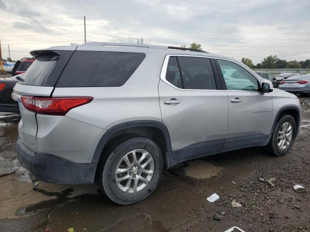1GNERGKW5JJ245529 - 2018 CHEVROLET TRAVERSE LT SILVER photo 3