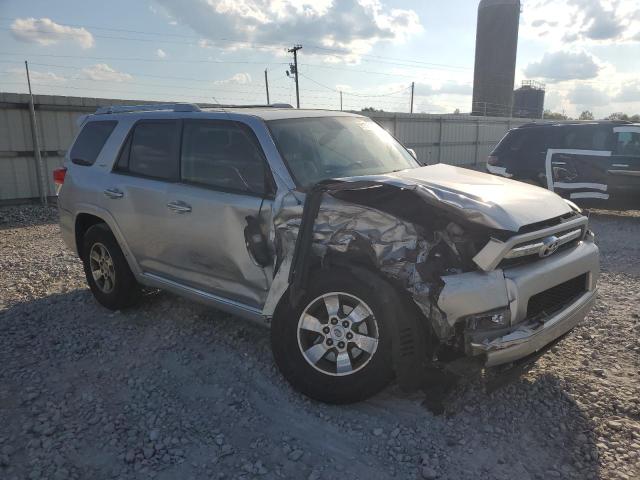 JTEZU5JR7B5032838 - 2011 TOYOTA 4RUNNER SR5 银色 照片 4
