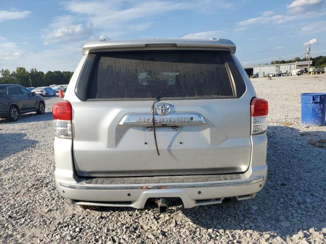 JTEZU5JR7B5032838 - 2011 TOYOTA 4RUNNER SR5 银色 照片 6