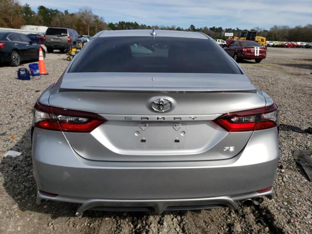 4T1T11AKXNU701320 - 2022 TOYOTA CAMRY SE SILVER photo 6