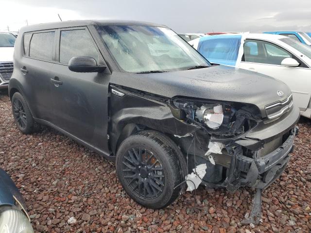 KNDJN2A28K7689393 - 2019 KIA SOUL BLACK photo 4