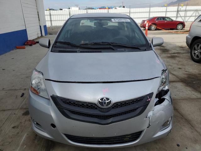 JTDBT903191327853 - 2009 TOYOTA YARIS SILVER photo 5